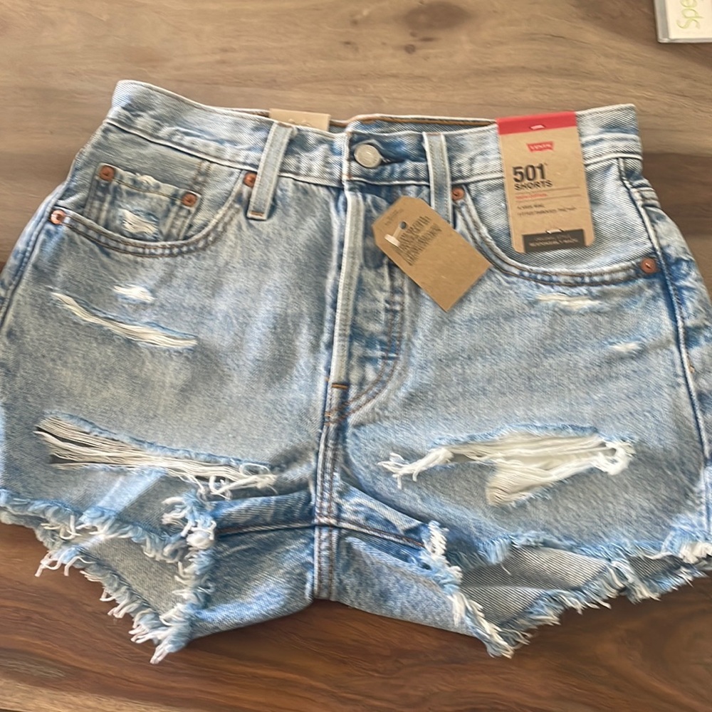 Levi 501 shorts size 25